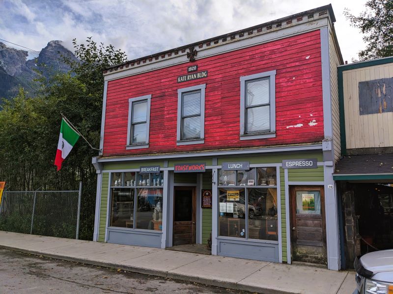México en Canadá, pueblo fantasma, tradiciones mexicanas, inmigrantes latinos, historia oculta Canadá, posadas en Canadá, cultura latina